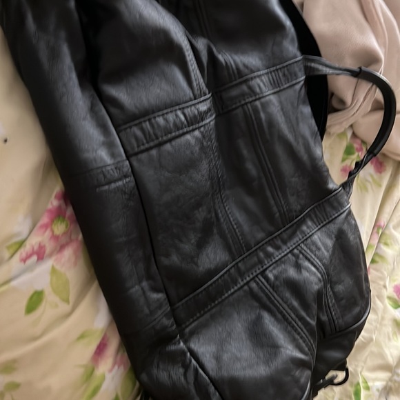 Genuine Leather Volvo Messenger Bag Vintage 11x15x3 Black with Handles and Strap - Picture 10 of 10